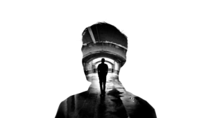 Imagen artística en blanco y negro que combina la silueta de un hombre con un túnel, evocando introspección y misterio. Perfecta para temas de storytelling y narrativa digital