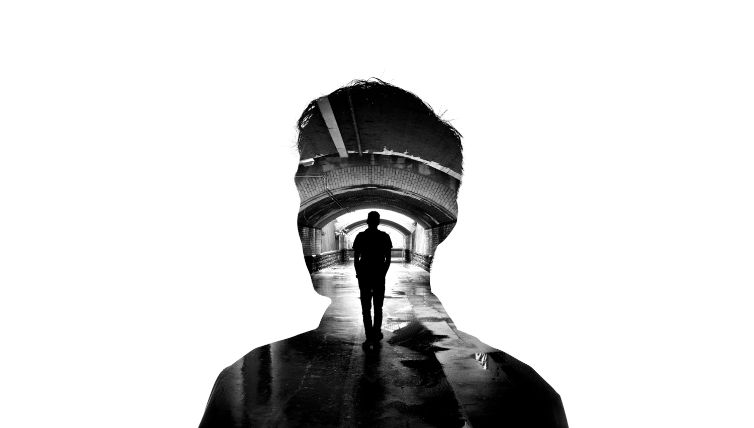 Imagen artística en blanco y negro que combina la silueta de un hombre con un túnel, evocando introspección y misterio. Perfecta para temas de storytelling y narrativa digital