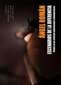 Portada de 'Escenarios de la Diferencia' de Ángel Román. Imagen artística con un cuerpo masculino semidesnudo en un ambiente oscuro y brumoso. Texto en naranja y blanco: 'Oriente en los contextos audiovisuales contemporáneos'. Capítulo perteneciente al libro 'El Arte como Pantalla'